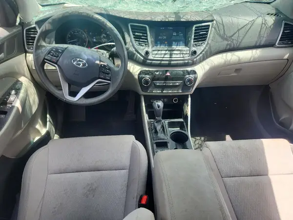 KM8J3CA45JU738784 2018 HYUNDAI TUCSON - Image 8