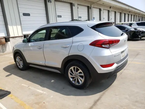 KM8J3CA45JU739935 2018 HYUNDAI TUCSON - Image 2