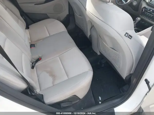 KM8J3CA45JU744682 2018 HYUNDAI TUCSON - Image 8