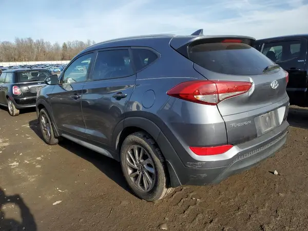 KM8J3CA45JU746352 2018 HYUNDAI TUCSON - Image 2