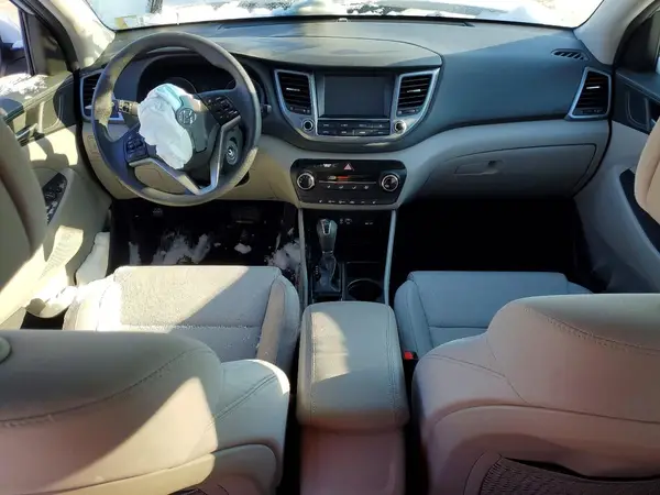 KM8J3CA45JU746898 2018 HYUNDAI TUCSON - Image 8