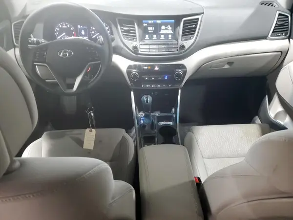 KM8J3CA45JU748246 2018 HYUNDAI TUCSON - Image 8
