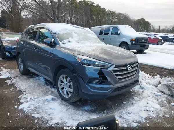 KM8J3CA45JU748750 2018 HYUNDAI TUCSON - Image 1