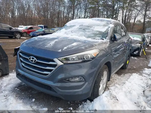 KM8J3CA45JU748750 2018 HYUNDAI TUCSON - Image 2