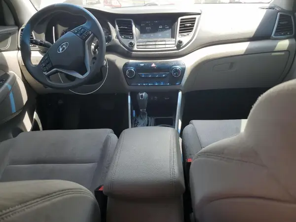 KM8J3CA45JU758310 2018 HYUNDAI TUCSON - Image 8