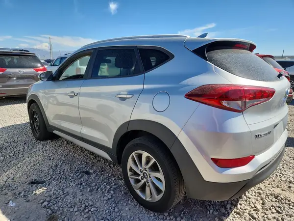 KM8J3CA45JU759635 2018 HYUNDAI TUCSON - Image 2