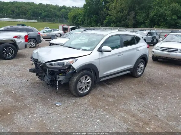 KM8J3CA45JU764818 2018 HYUNDAI TUCSON - Image 2