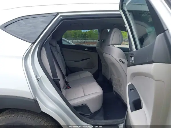 KM8J3CA45JU764818 2018 HYUNDAI TUCSON - Image 8