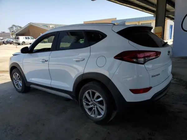 KM8J3CA45JU764933 2018 HYUNDAI TUCSON - Image 2