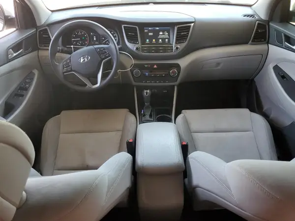 KM8J3CA45JU764933 2018 HYUNDAI TUCSON - Image 8
