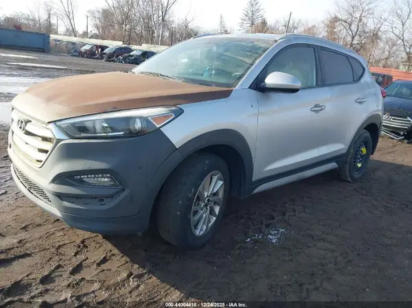 KM8J3CA45JU771252 2018 HYUNDAI TUCSON - Image 2