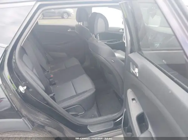 KM8J3CA45JU779738 2018 HYUNDAI TUCSON - Image 8