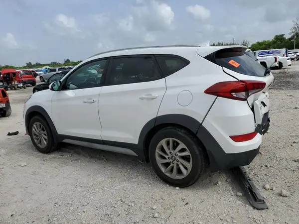 KM8J3CA45JU797687 2018 HYUNDAI TUCSON - Image 2
