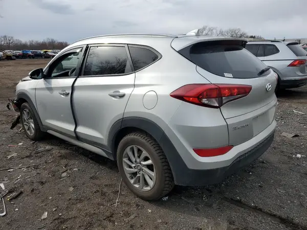 KM8J3CA45JU822832 2018 HYUNDAI TUCSON - Image 2