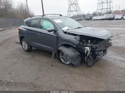 KM8J3CA45JU824127 2018 HYUNDAI TUCSON