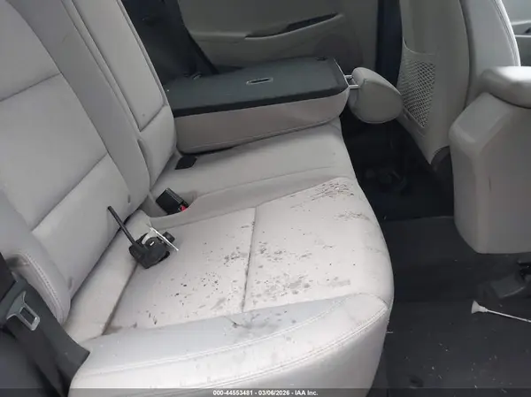 KM8J3CA45JU824127 2018 HYUNDAI TUCSON - Image 8