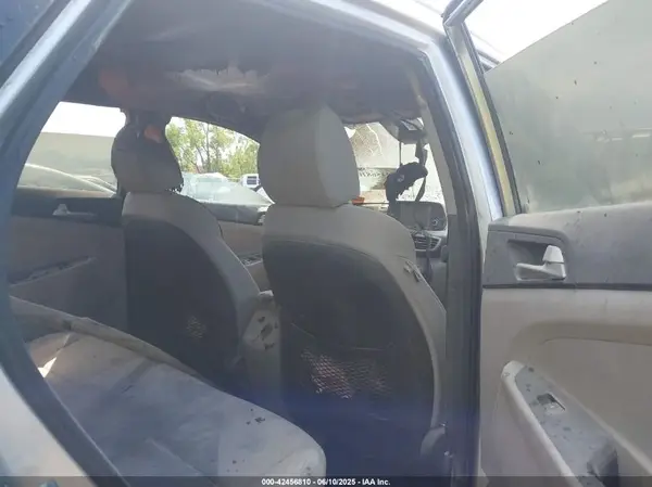 KM8J3CA45KU028298 2019 HYUNDAI TUCSON - Image 8