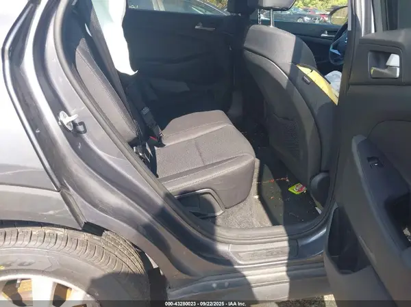 KM8J3CA45KU057252 2019 HYUNDAI TUCSON - Image 8