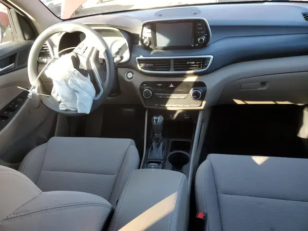 KM8J3CA45KU943555 2019 HYUNDAI TUCSON - Image 8