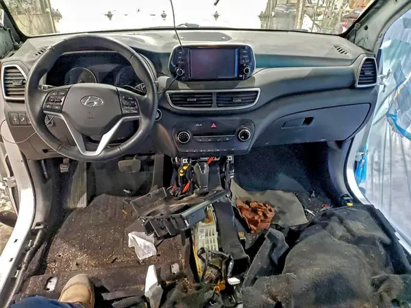 KM8J3CA45LU275340 2020 HYUNDAI TUCSON - Image 8