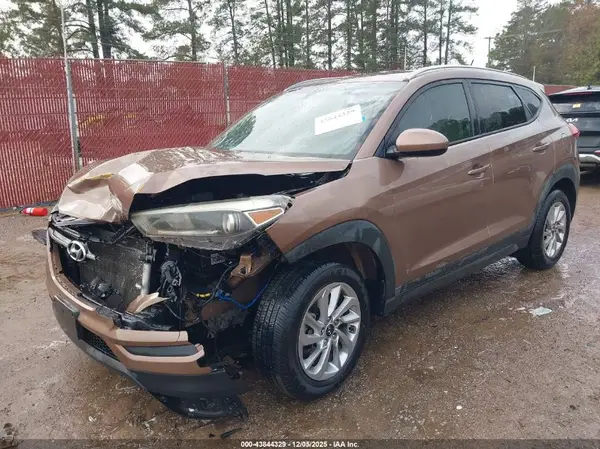 KM8J3CA46GU037860 2016 HYUNDAI TUCSON - Image 2