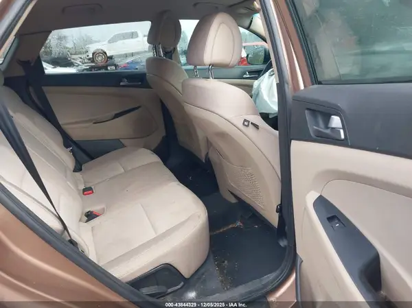 KM8J3CA46GU037860 2016 HYUNDAI TUCSON - Image 8