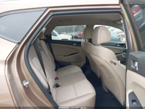 KM8J3CA46GU157416 2016 HYUNDAI TUCSON - Image 8