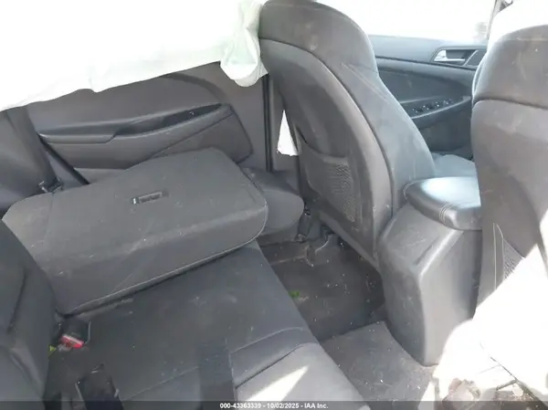 KM8J3CA46GU231000 2016 HYUNDAI TUCSON - Image 8