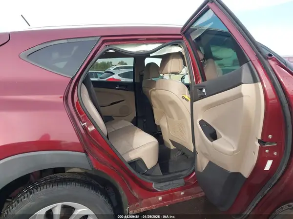 KM8J3CA46HU251734 2017 HYUNDAI TUCSON - Image 8