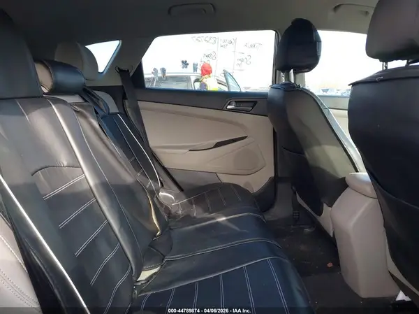 KM8J3CA46HU262622 2017 HYUNDAI TUCSON - Image 8
