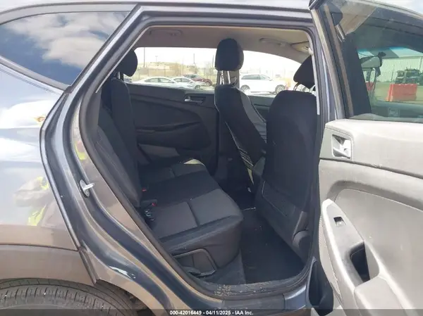 KM8J3CA46HU301905 2017 HYUNDAI TUCSON - Image 8