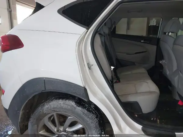 KM8J3CA46HU311110 2017 HYUNDAI TUCSON - Image 8