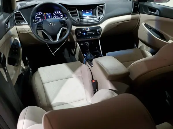 KM8J3CA46HU316324 2017 HYUNDAI TUCSON - Image 8