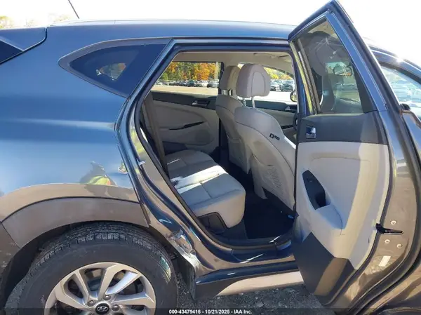 KM8J3CA46HU317389 2017 HYUNDAI TUCSON - Image 8