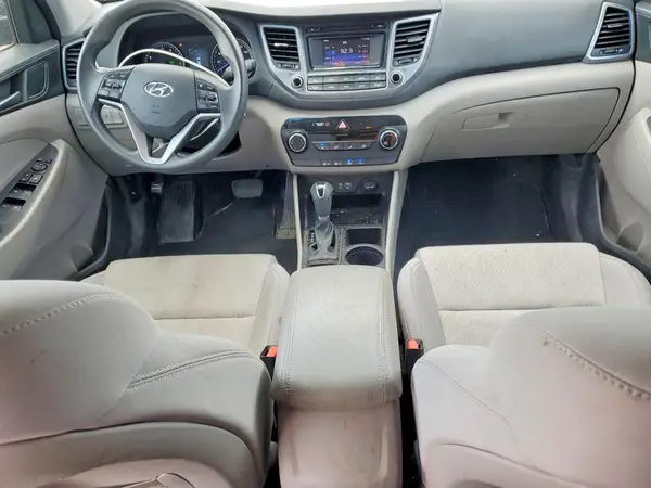 KM8J3CA46HU323662 2017 HYUNDAI TUCSON - Image 8
