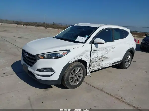 KM8J3CA46HU365412 2017 HYUNDAI TUCSON - Image 2