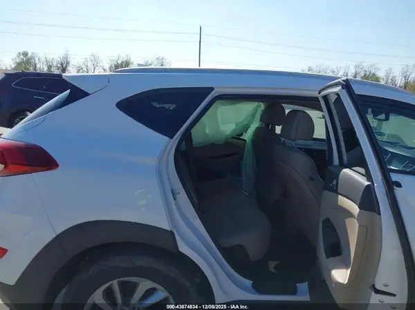 KM8J3CA46HU365412 2017 HYUNDAI TUCSON - Image 8