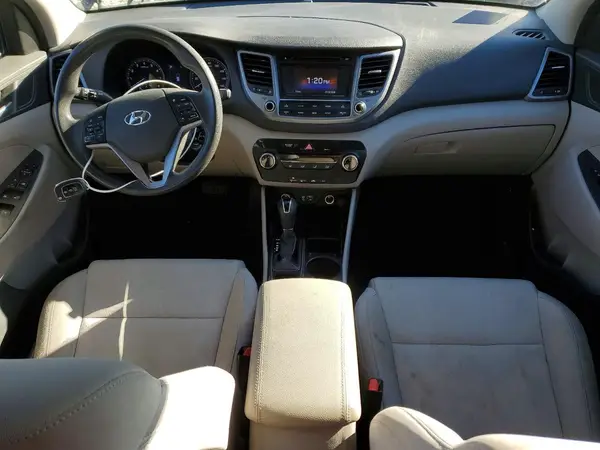 KM8J3CA46HU397440 2017 HYUNDAI TUCSON - Image 8