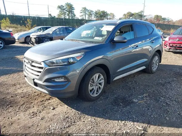 KM8J3CA46HU401504 2017 HYUNDAI TUCSON - Image 2
