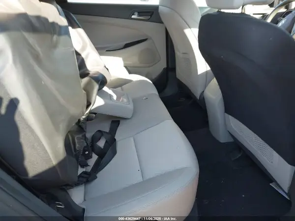 KM8J3CA46HU401504 2017 HYUNDAI TUCSON - Image 8