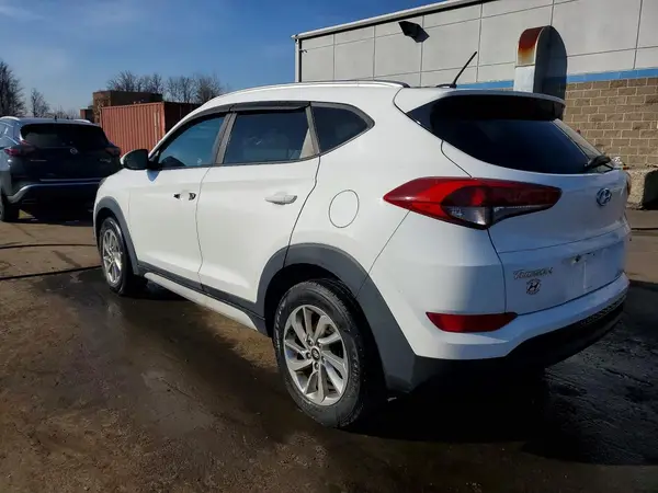 KM8J3CA46HU403981 2017 HYUNDAI TUCSON - Image 2