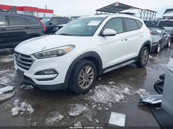 KM8J3CA46HU419565 2017 HYUNDAI TUCSON - Image 2