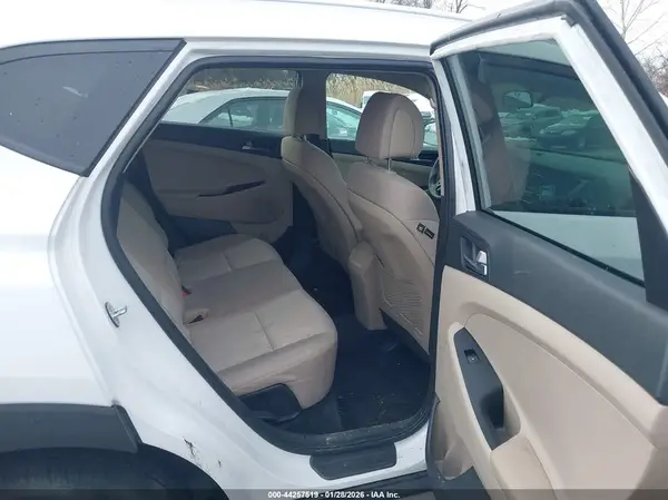 KM8J3CA46HU419565 2017 HYUNDAI TUCSON - Image 8