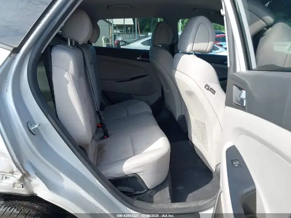 KM8J3CA46HU423938 2017 HYUNDAI TUCSON - Image 8