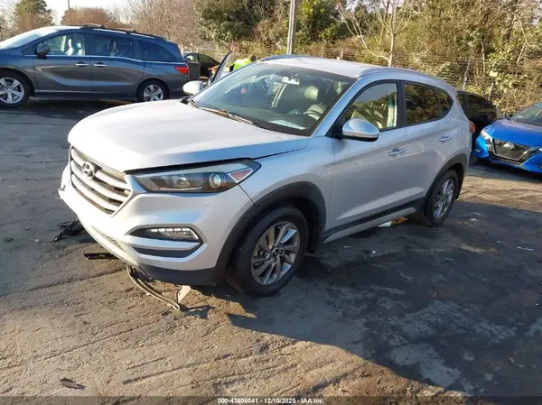 KM8J3CA46HU432915 2017 HYUNDAI TUCSON - Image 2