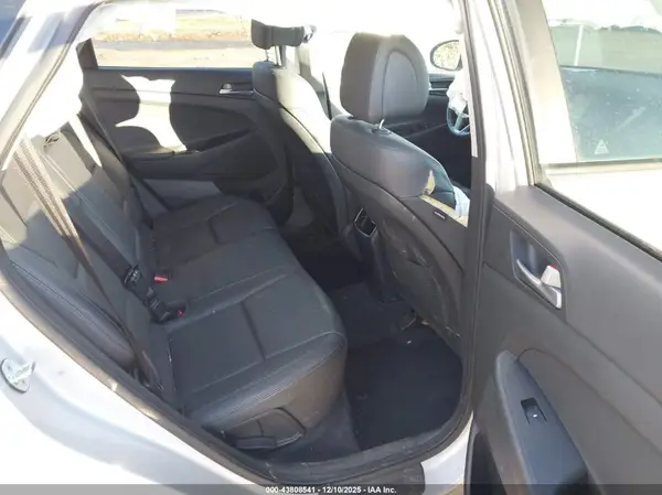 KM8J3CA46HU432915 2017 HYUNDAI TUCSON - Image 8