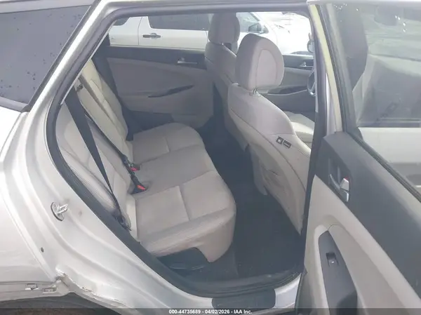 KM8J3CA46HU439945 2017 HYUNDAI TUCSON - Image 8