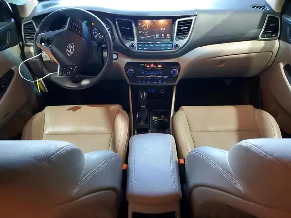 KM8J3CA46HU464683 2017 HYUNDAI TUCSON - Image 8