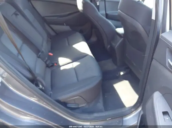 KM8J3CA46HU467129 2017 HYUNDAI TUCSON - Image 8