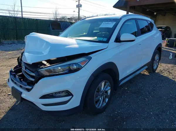 KM8J3CA46HU479409 2017 HYUNDAI TUCSON - Image 2